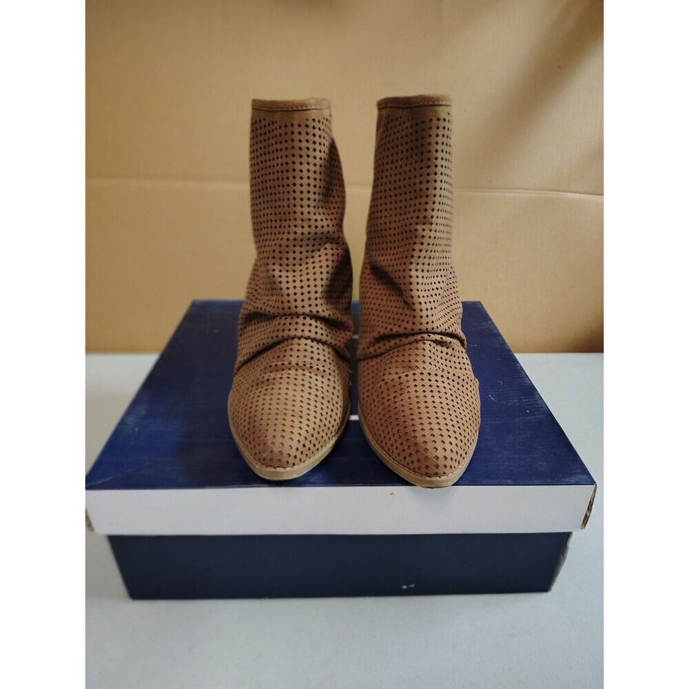 Frankie Belk Cognac Perforated Ankle Booties Laser Cut Block Heel Size 8.5 - Picture 3 of 9